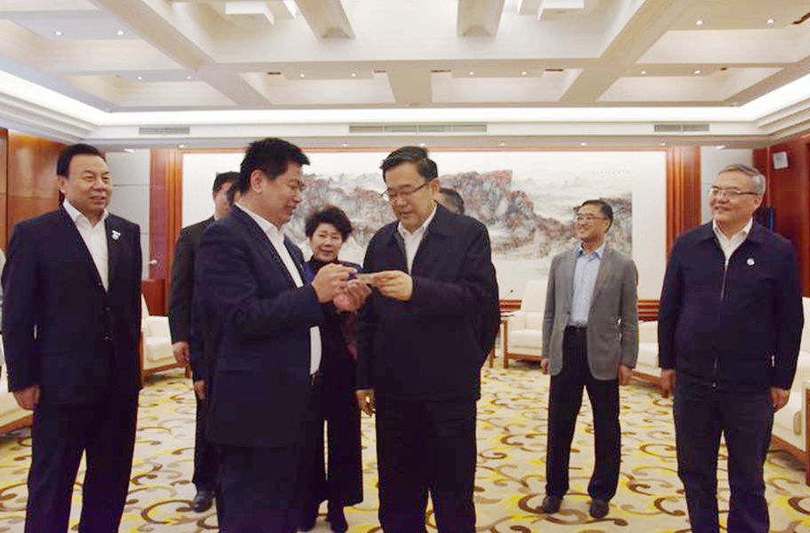 蘇華向貴州省委書記孫志剛匯報(bào)工作.jpg