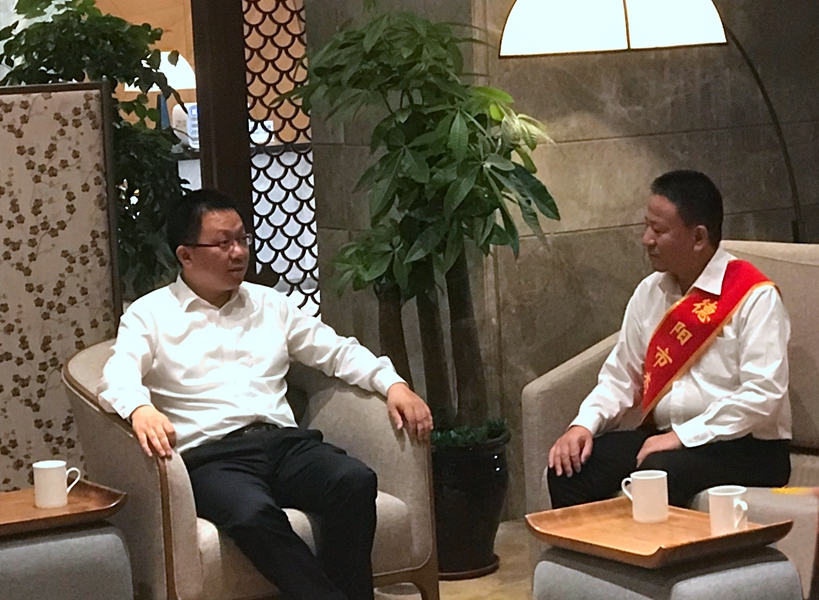 何軍校長(zhǎng)受到市委書記趙世勇親切接見(jiàn)01.jpg