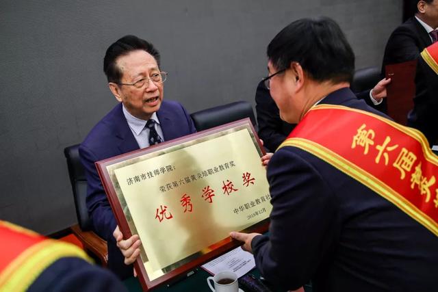 黃炎培職業(yè)教育獎(jiǎng)揭曉，向獲獎(jiǎng)?wù)咦ＹR！