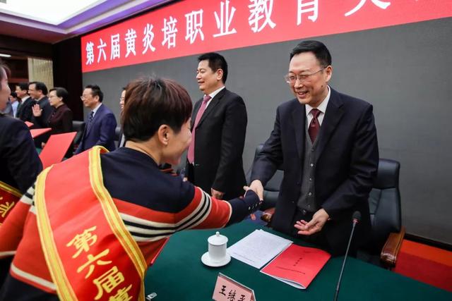 黃炎培職業(yè)教育獎(jiǎng)揭曉，向獲獎(jiǎng)?wù)咦ＹR！