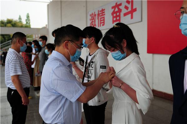 德外學(xué)子成人禮：今天起，我把責(zé)任扛在肩上