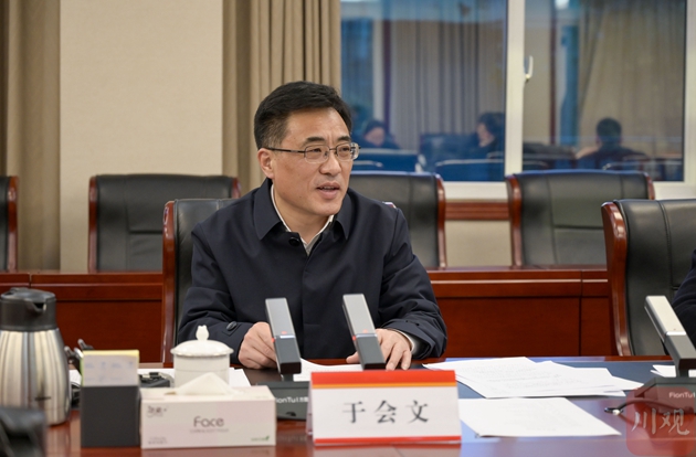 全國人大代表、重慶市渝北區(qū)委書記于會文_副本.jpg