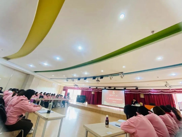 德外幼兒園召開(kāi)“深化作風(fēng)紀(jì)律建設(shè)暨干部大走訪(fǎng)、教師大家訪(fǎng)”專(zhuān)項(xiàng)工作部署會(huì)暨民主生活會(huì)_副本.jpg