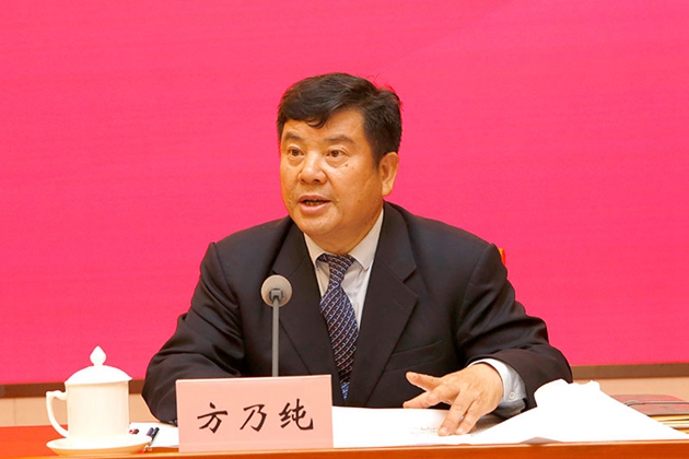 5.中華職業(yè)教育社黨組書記、總干事方乃純主持會議_副本.jpg