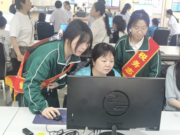 中江職中財(cái)經(jīng)商貿(mào)系學(xué)生參與稅務(wù)局稅收科普活動，助力稅法知識普及1.jpg